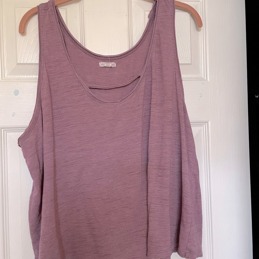 Melrose and market cropped tank top with cute details that sets it apart!